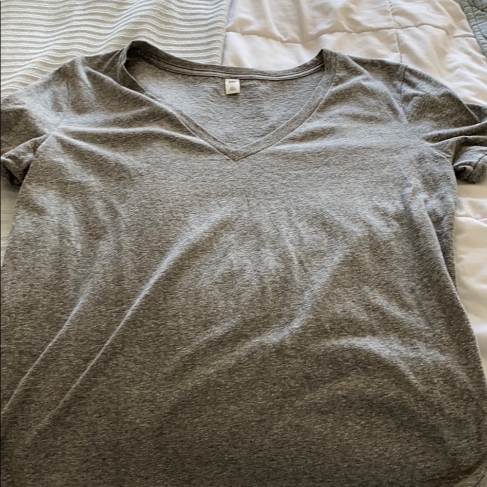 BP small v neck T - S